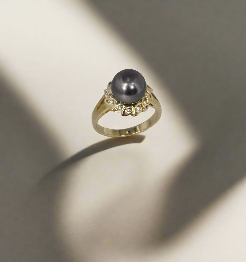 Ladies 18Kt Yellow Gold Ring